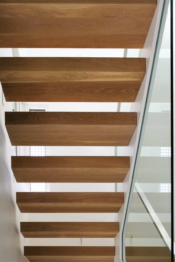 Central Stringer Stairs 5