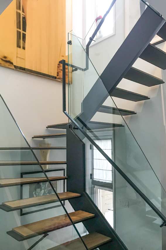 Central Stringer Stairs 4