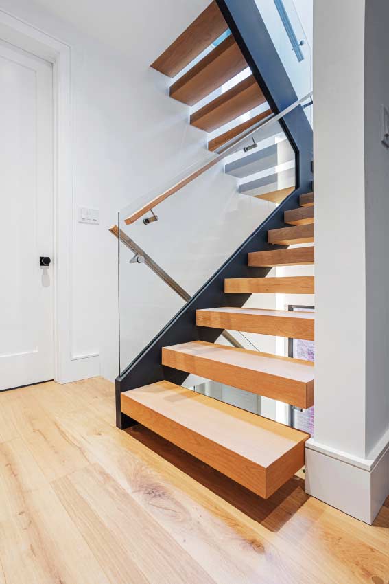 Central Stringer Stairs 4